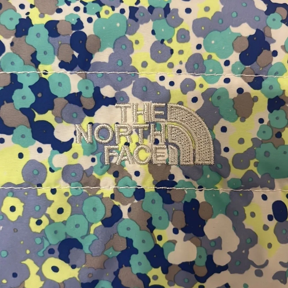 Girls The north face reversible blue splattered jacket